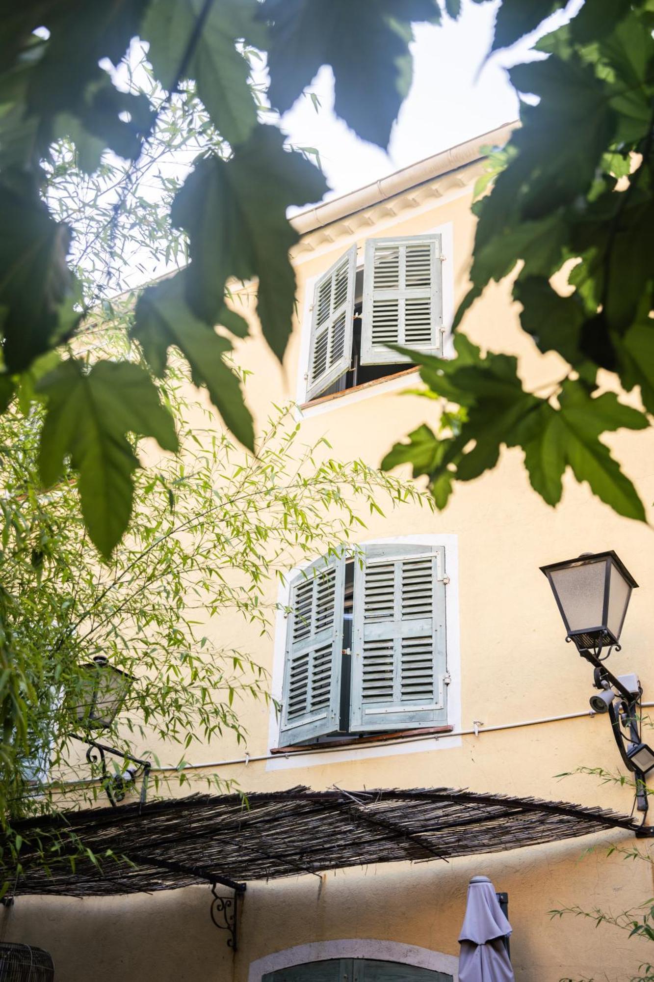 Auberge De La Tour Aups Exterior photo